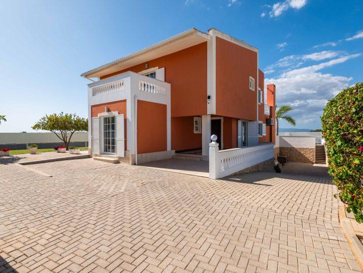 Villa Sentinel