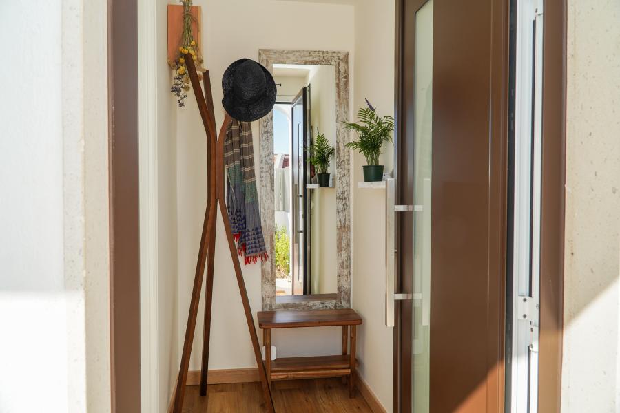 Stanchion Apartment