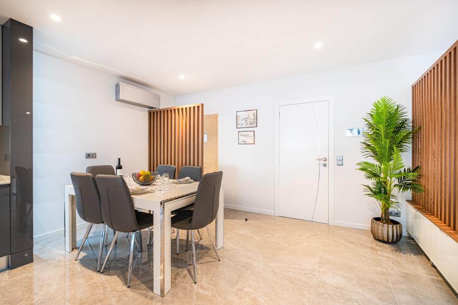 Debonair Apartment 