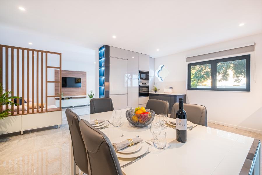 Debonair Apartment 