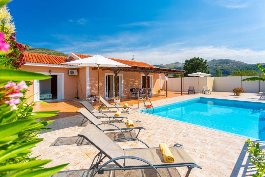 Villa Persikos