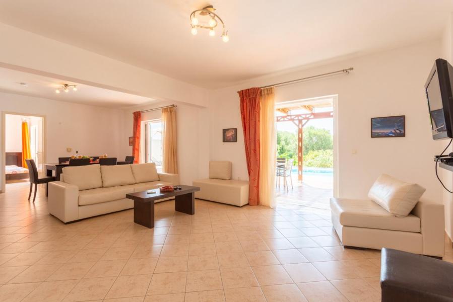 Villa Persikos