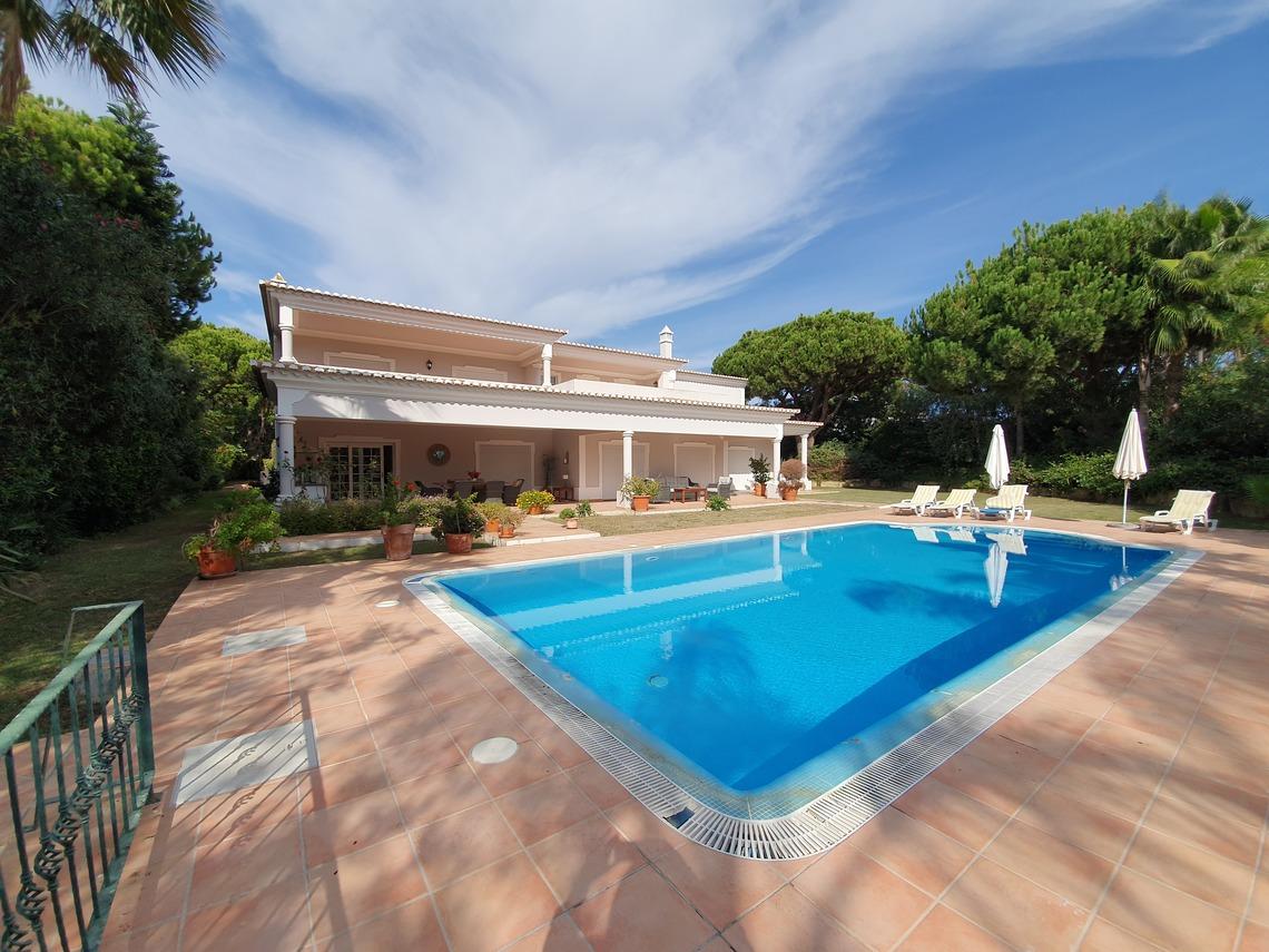 Villa Zarana Villa in Quinta Do Lago sleeps 8 Ocholo Ocholo
