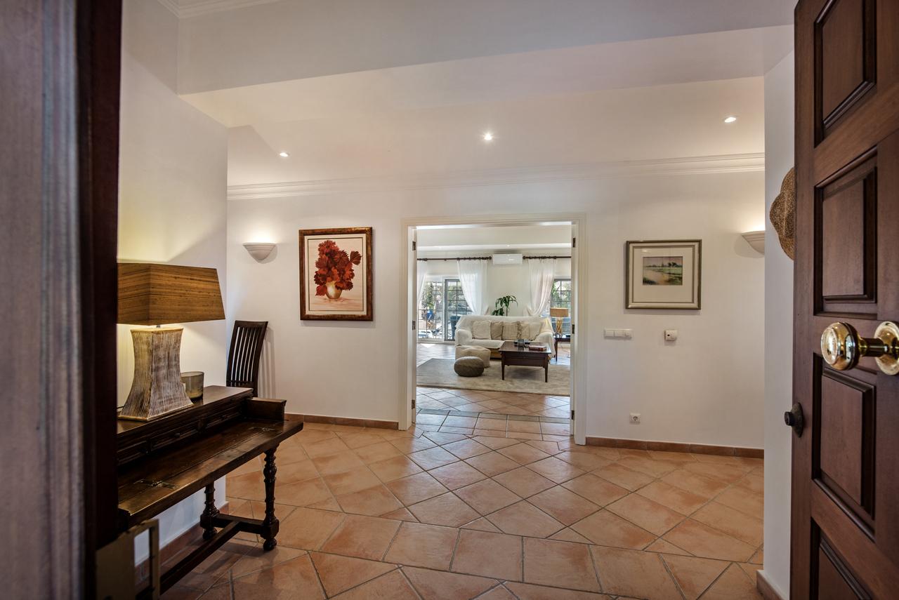 Villa Zarana Villa in Quinta Do Lago sleeps 8 Ocholo Ocholo