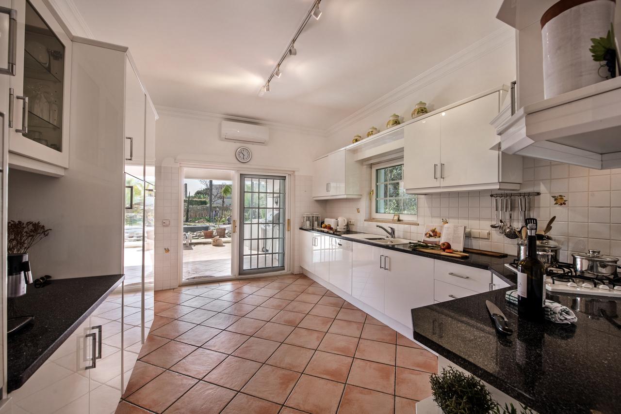 Villa Zarana Villa in Quinta Do Lago sleeps 8 Ocholo Ocholo