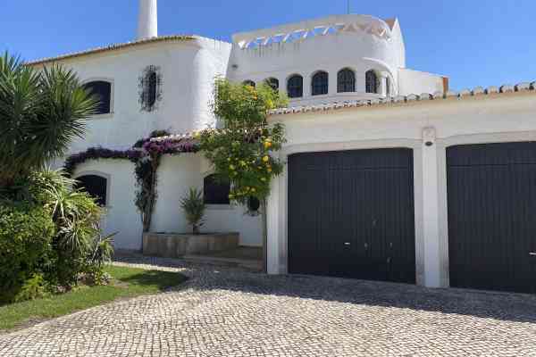 Casa Gondi Galé Beach