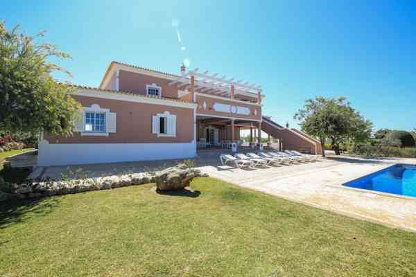 Villa Almeida 