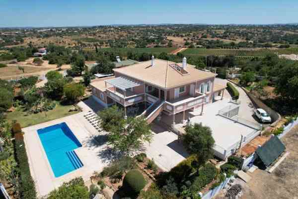 Villa Almeida 