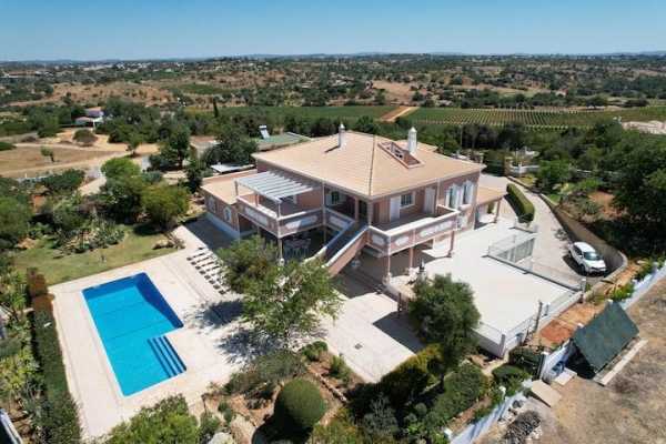 Villa Almeida 
