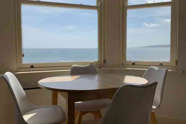 Apartment 5, 11 the Beach